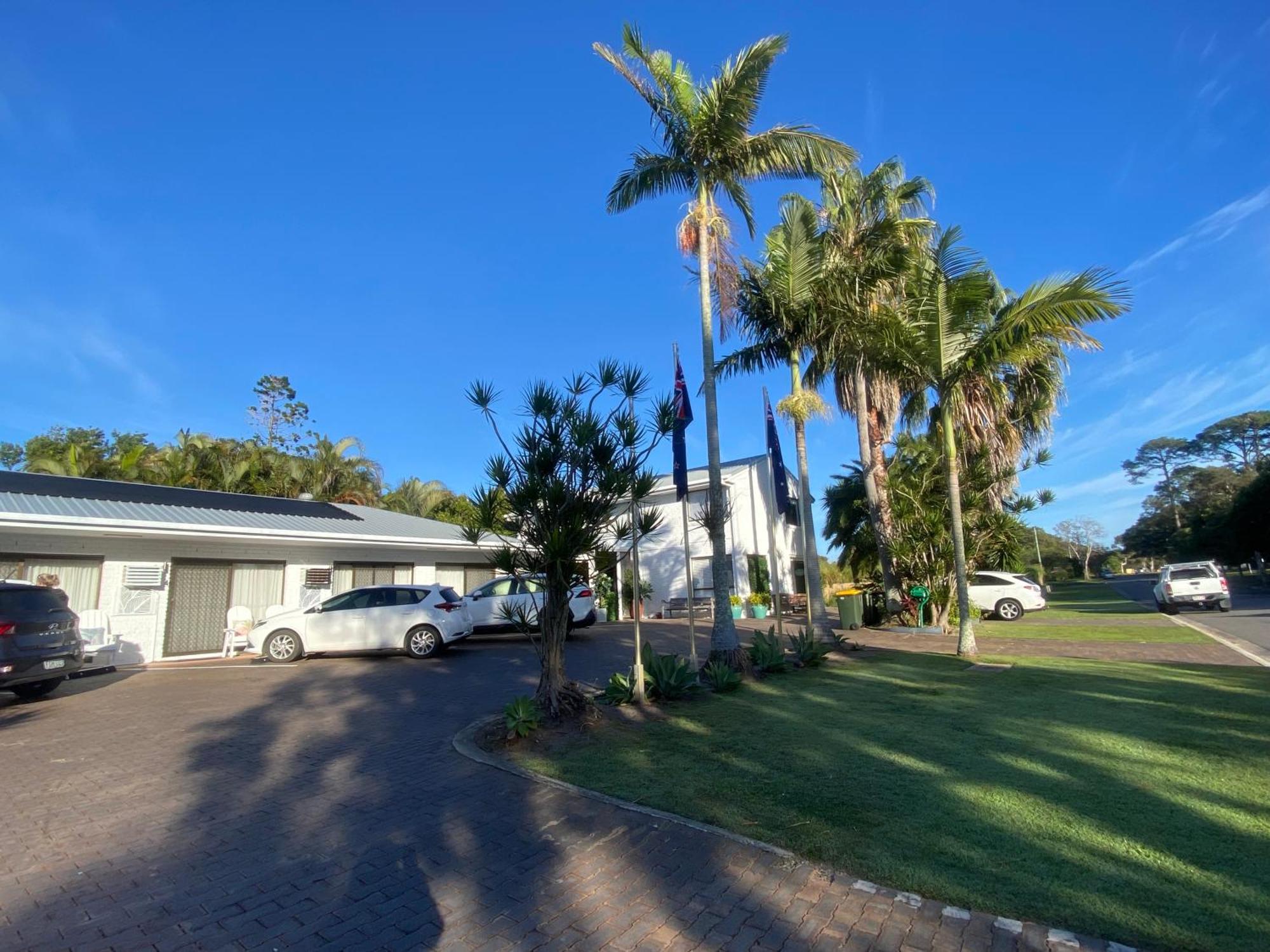 Beachmere Palms Motel Exterior foto